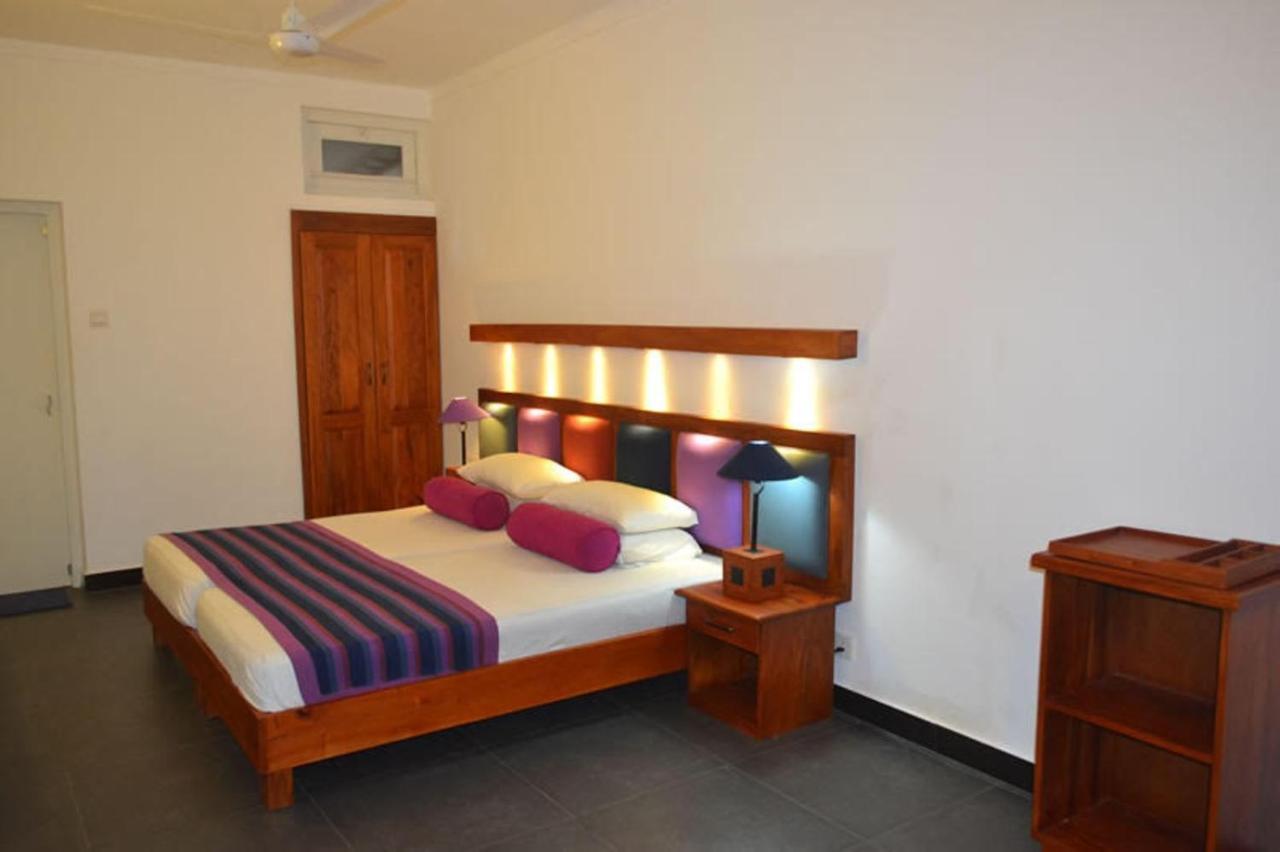 Star Beach Guest House Негомбо Экстерьер фото